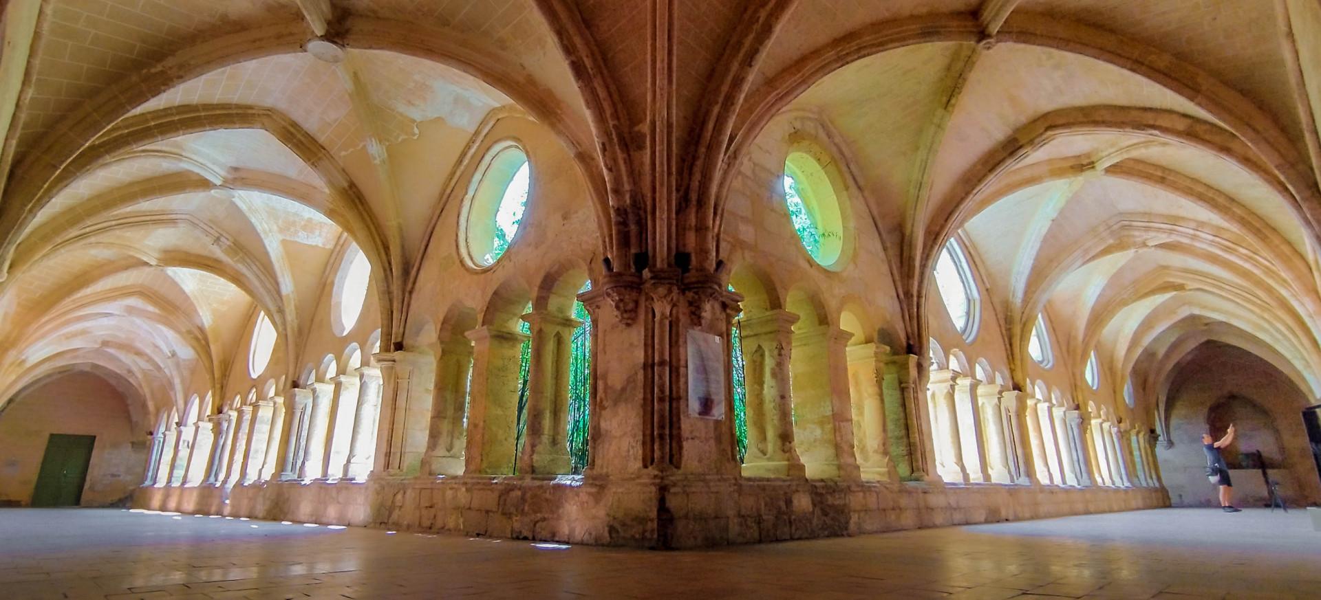 ESCAPADE EN MINI-BUS AVEC BUSCAPADE : L'ABBAYE CISTERCIENNE DE VALMAGNE