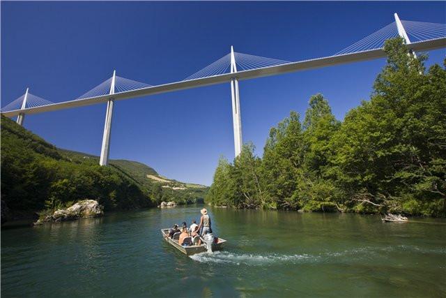 ESCAPADE EN MINI-BUS AVEC BUSCAPADE : BATELIERS DU VIADUC