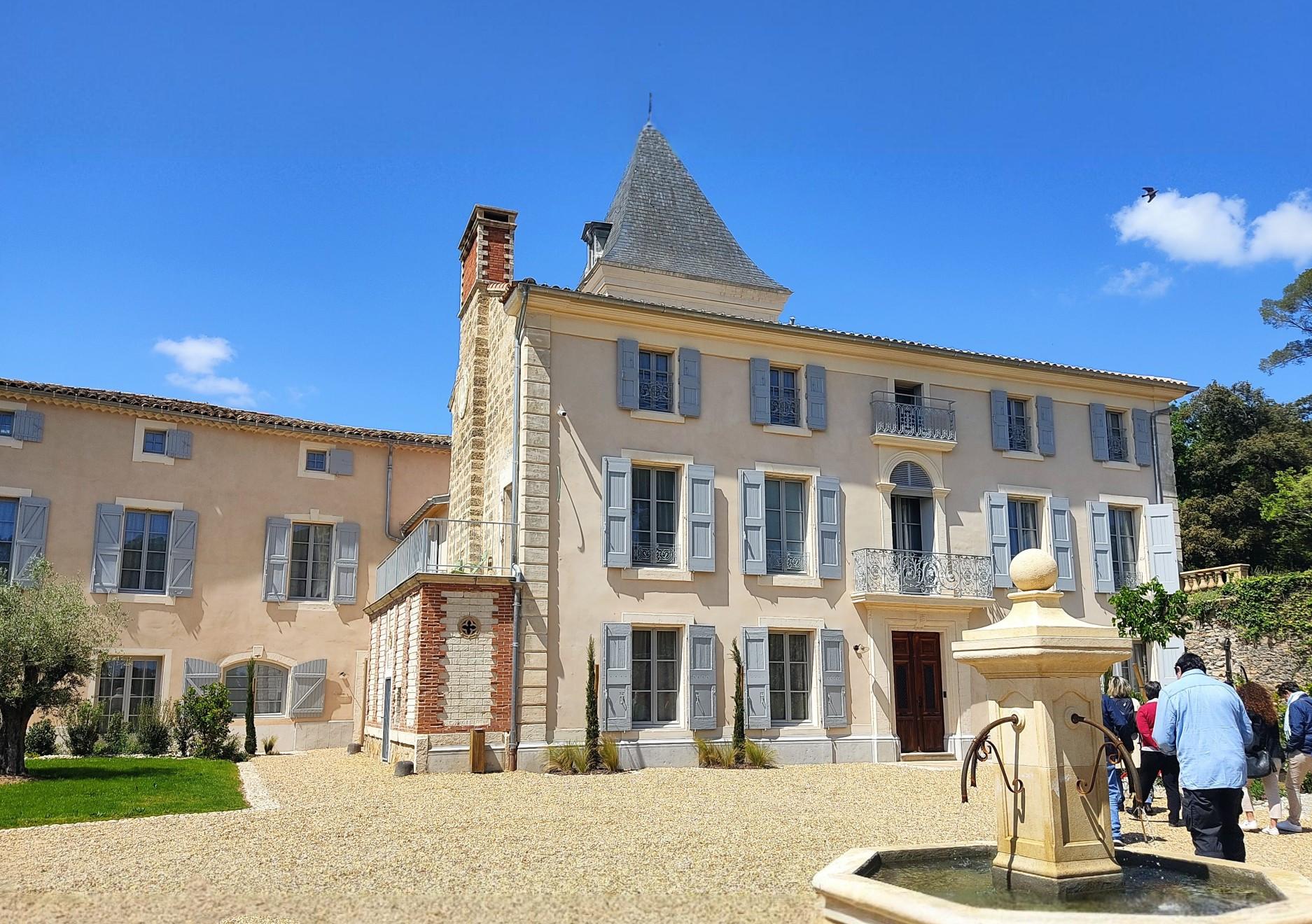 ESCAPADE EN MINI-BUS AVEC BUSCAPADE : PÉZENAS