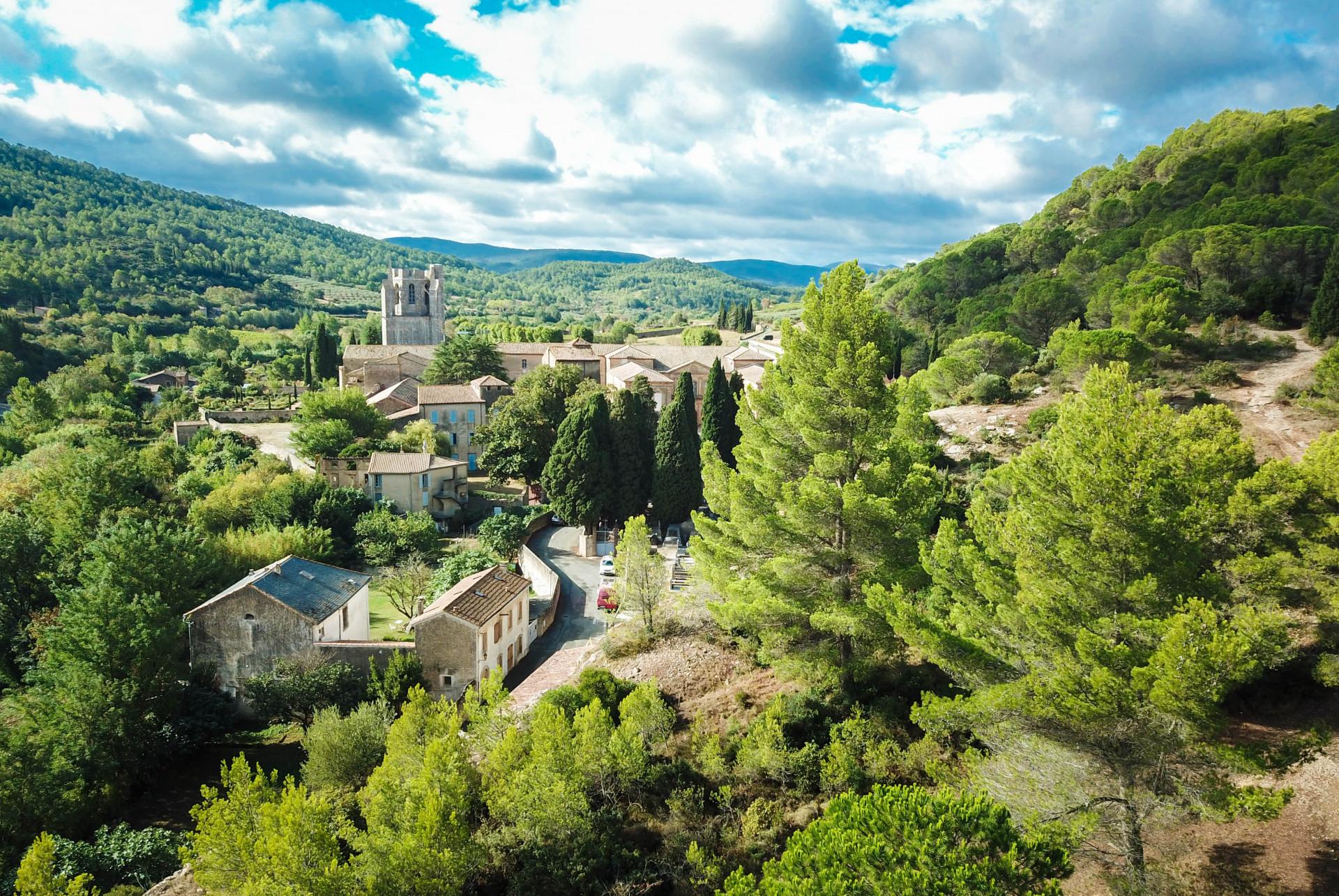 ESCAPADE EN MINI-BUS AVEC BUSCAPADE : ABBAYE DE LAGRASSE