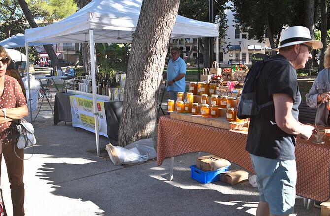 MARCHÉ DES ARTISANS D'ART ET DES PRODUCTEURS