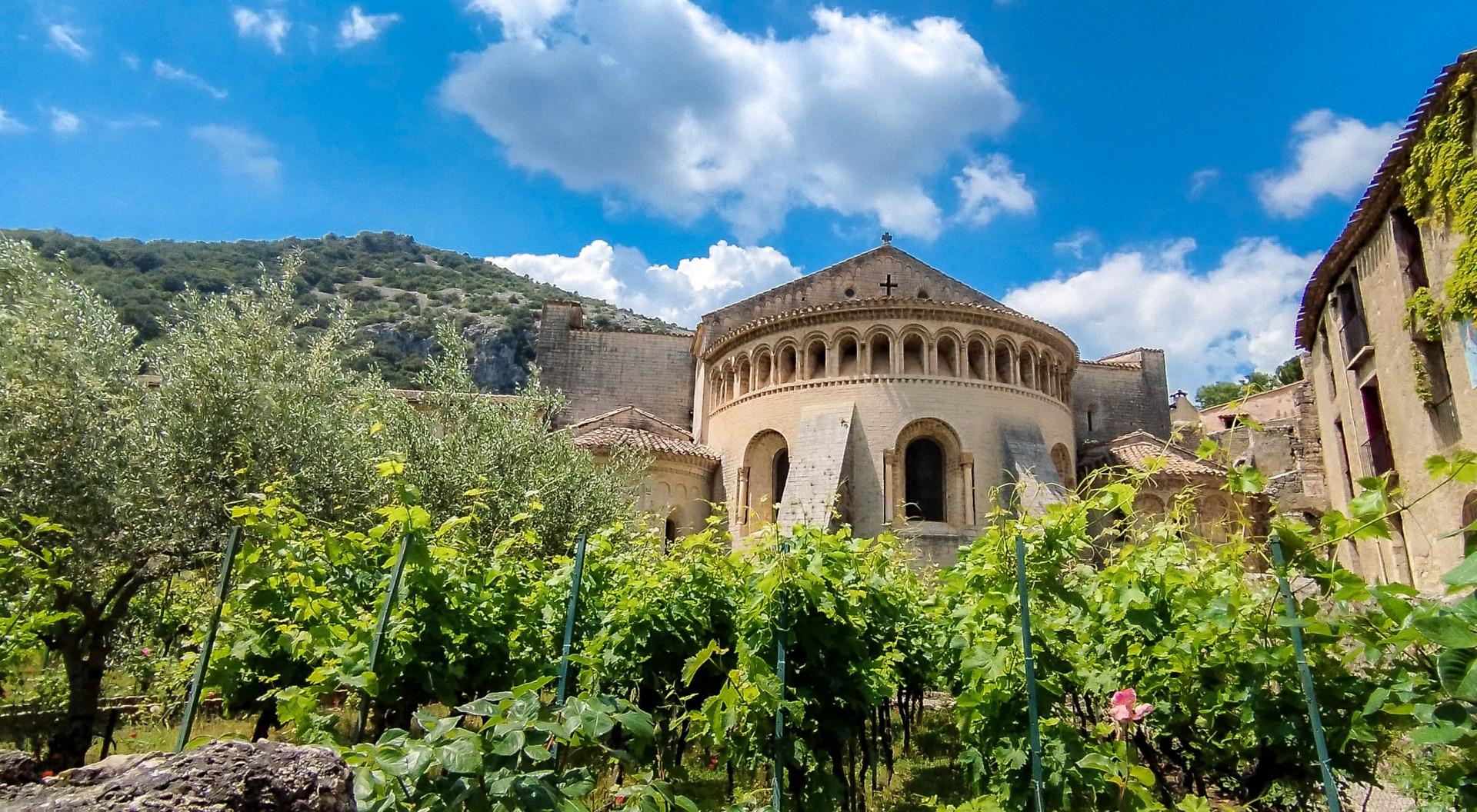 ESCAPADE EN MINI-BUS AVEC BUSCAPADE : L'ABBAYE DE SAINT-GUILHEM